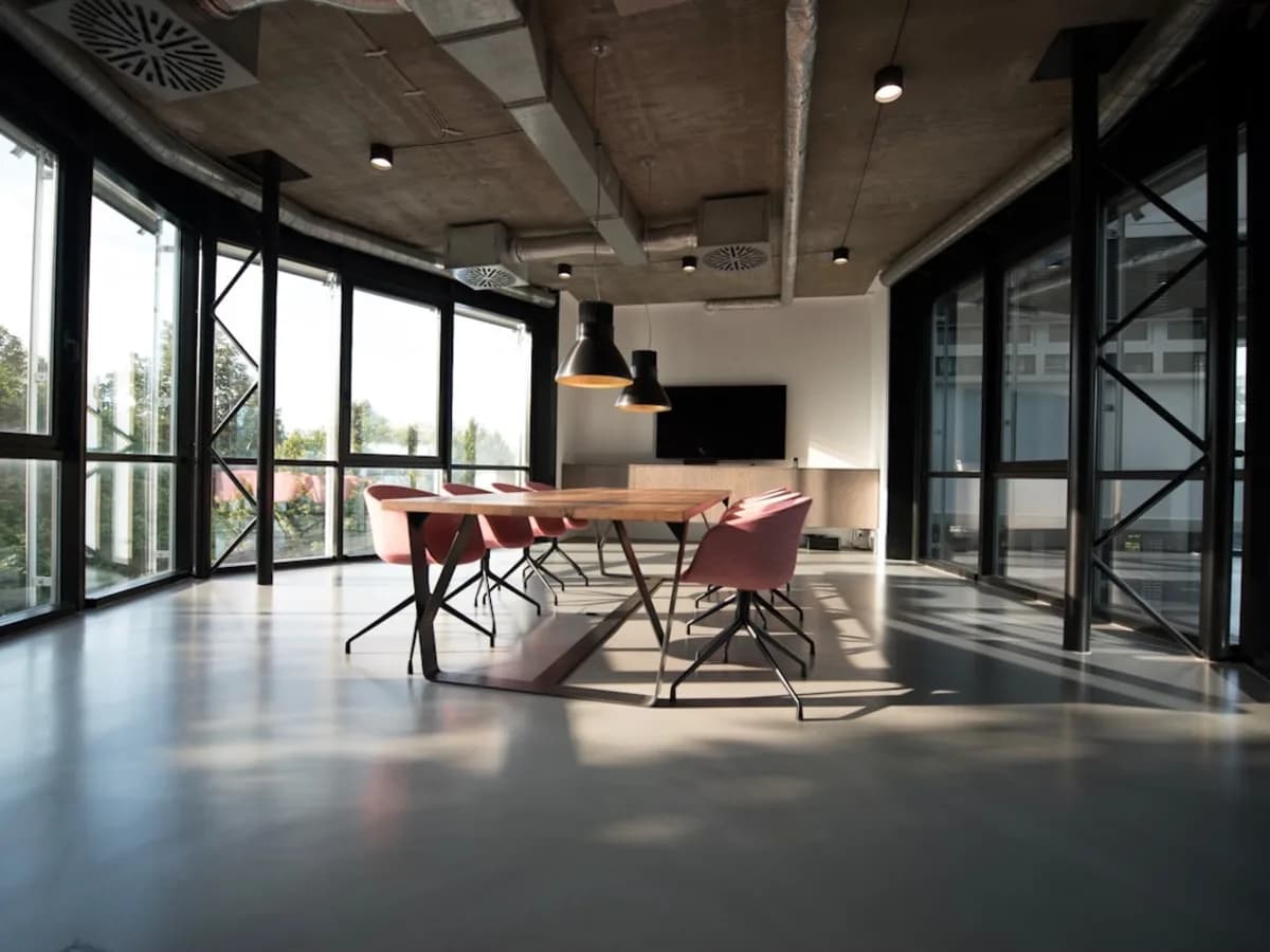 Ağ şəhərdə ofis sahəsi 120 m²